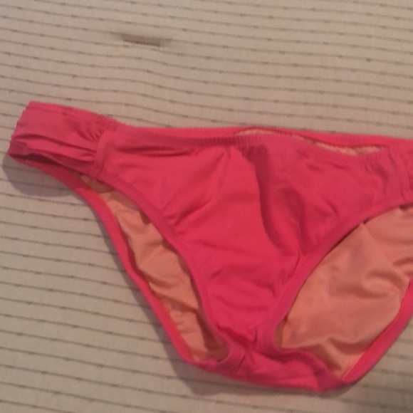 Bundle swim Victoria secret and California waves size L and XL - Picture 3 of 8